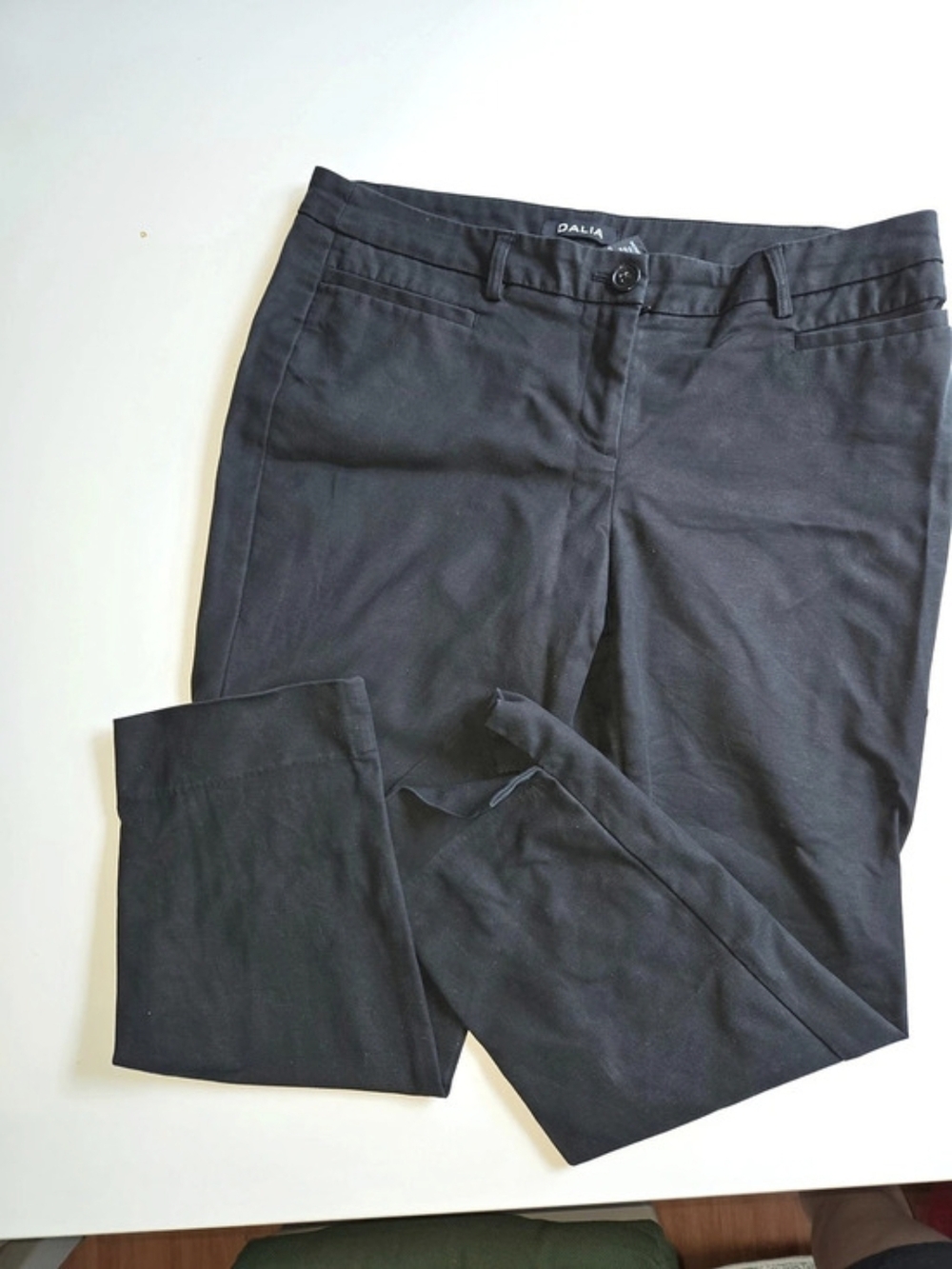 Dalia Ankle Pants in Black Size 10 Like New